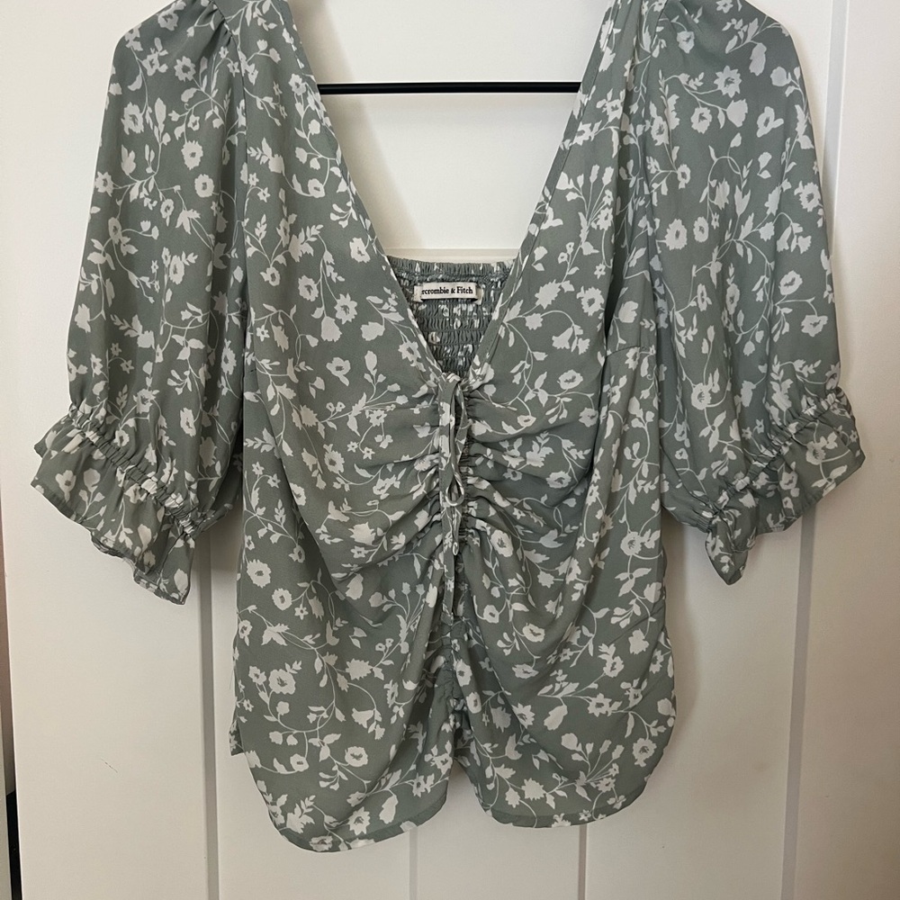 Abercrombie & Fitch Floral Green Blouse with Ruffle Sleeves